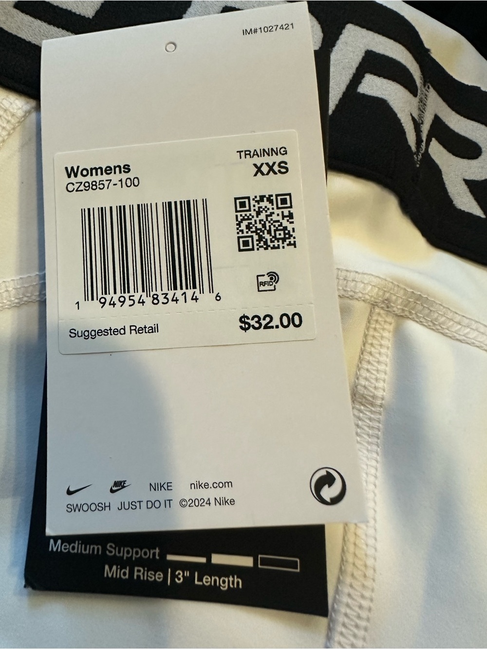 Nike Women's 3” Pro Shorts New With Tags - Picture 3 of 4